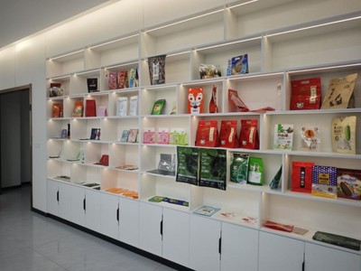 池州學(xué)院綠彩興浠實踐團探訪彩印包裝廠首日紀(jì)實 聚焦日用百貨包裝